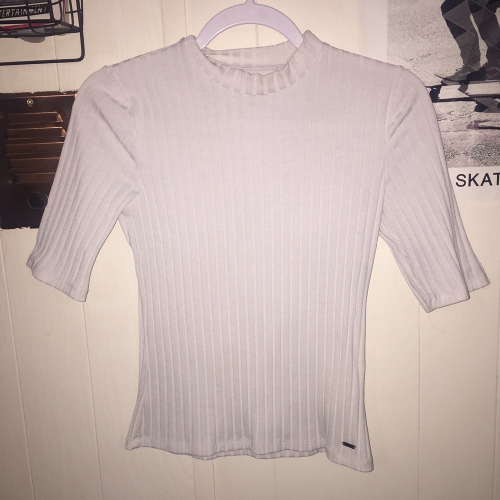hollister ribbed white tee